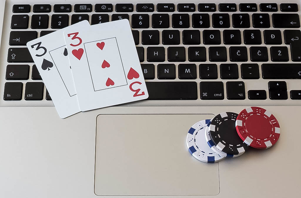 “Navigating the World of Online Poker: Expert Strategies”