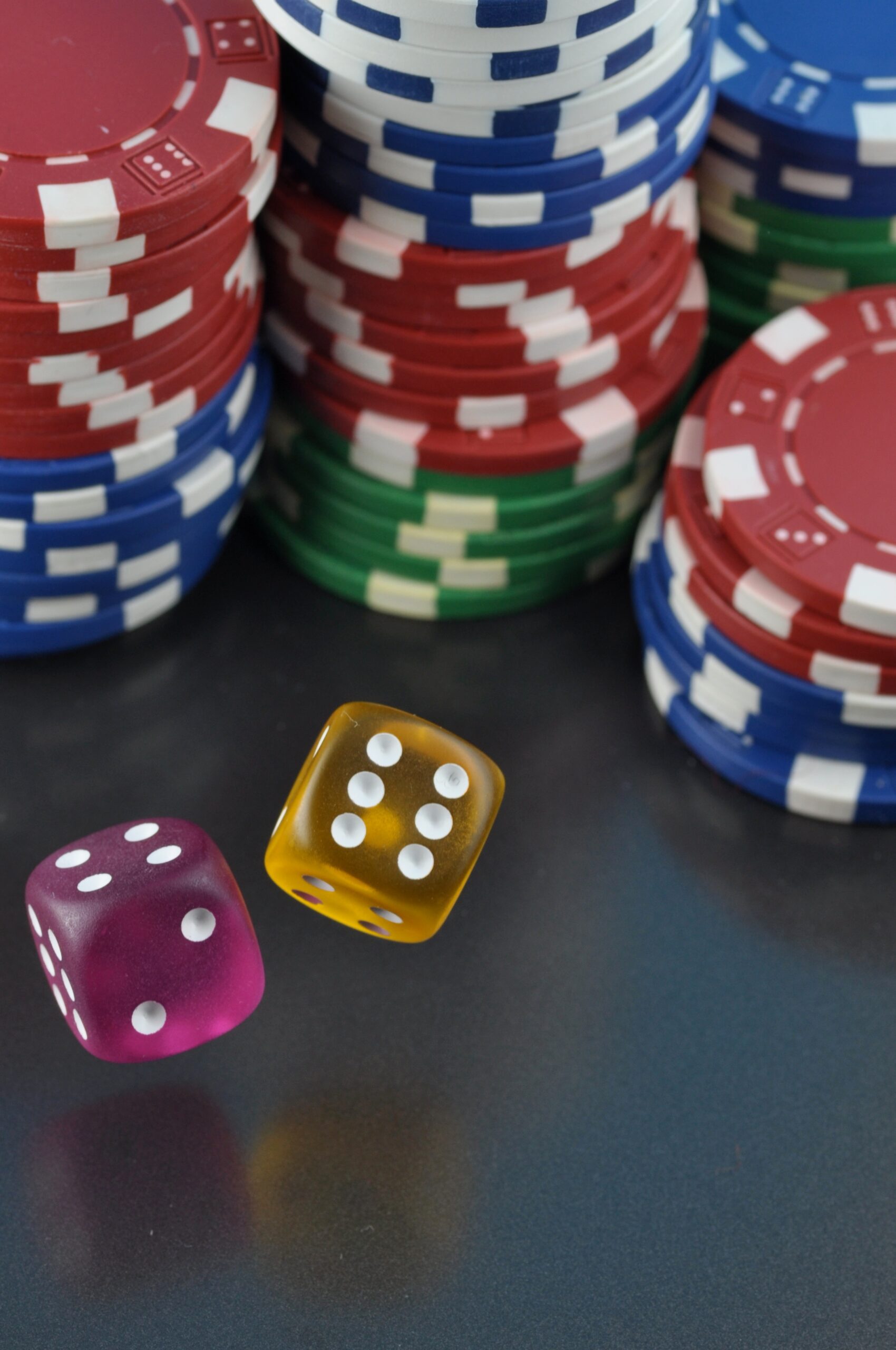 Handling Wins and Losses with Grace: Emotional Etiquette in Gambling